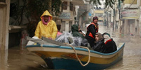 Тысячи людей эвакуировали из-за наводнения в секторе Газа