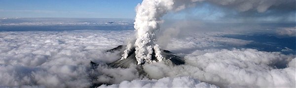 Из-за извержения вулкана в Японии объявлена тревога