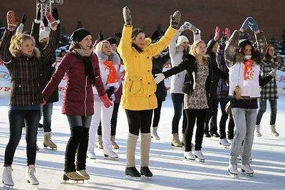 Бесплатные мастер-классы по катанию на коньках проходят во Владивостоке