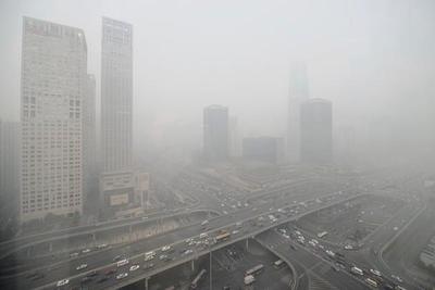 В Пекине отменили более 180 рейсов из-за сильного смога
