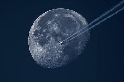 Объявлена дата первого туристического полёта вокруг Луны