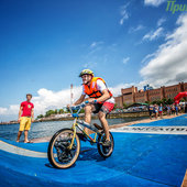 Fun Jumping: Прыжки в Амурский залив на велосипедах и роликах