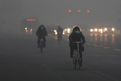 Власти Пекина ввели наивысший уровень экологической тревоги