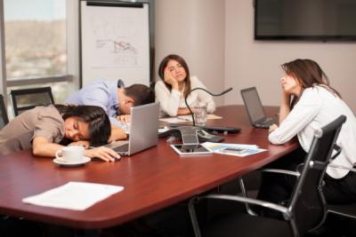 Ученые доказали, что сон на работе повышает трудоспособность