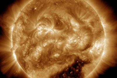 Огромная корональная дыра на Солнце вызвала магнитные бури
