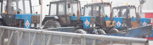 Мешающие уборке снега автомобили эвакуируют с улиц Владивостока