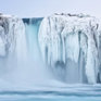 Удивительные замерзшие водопады