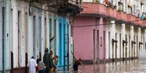 Кубинская столица переживает наводнение