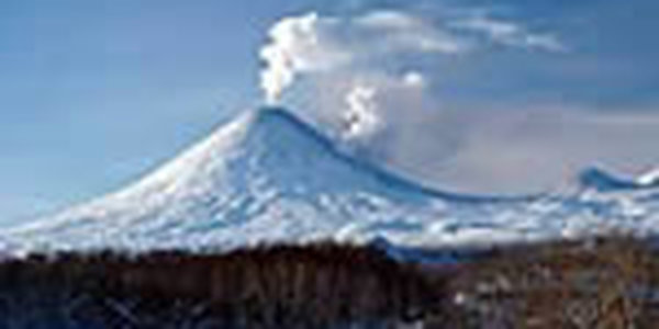 На Камчатке извергается три вулкана