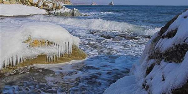 Мартовский лёд в Приморье богат на неприятные сюрпризы