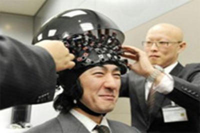 В Японии появился аппарат, позволяющий двигать предметы силой мысли
