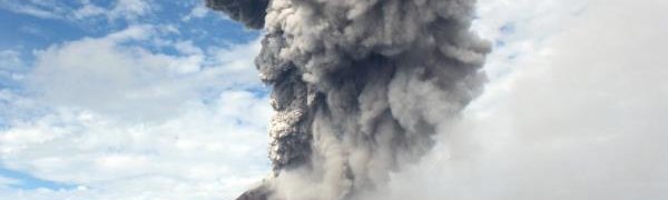 В Индонезии вновь извергается Синабунг
