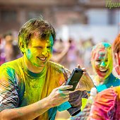 Как прошел фестиваль красок Холи во Владивостоке