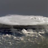 В чем разница между тайфуном, циклоном и атмосферным фронтом?