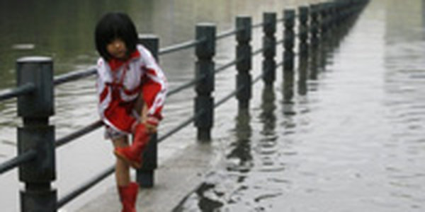 Из-за наводнения в Китае эвакуировано более 150 тысяч человек