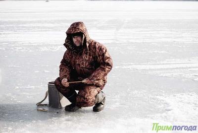 В ближайшие дни любителям зимней рыбалки не стоит выходить на лёд