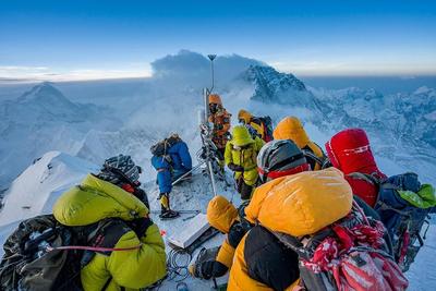 На Эвересте установили метеостанцию на рекордной высоте 8 430 метров