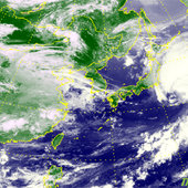 Тайфун «MAWAR» задел побережье Японии