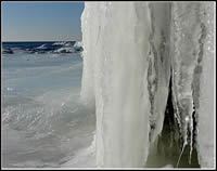 Ледопад на побережье