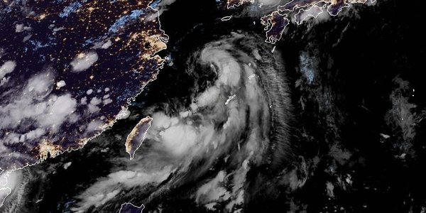 На Шанхай надвигается тропический шторм «Румбия»