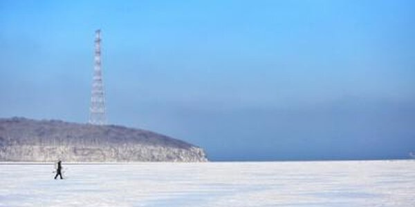 Толщина льда в Амурском заливе превысила 20 см