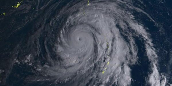 На Японию движется мощнейший за последние 60 лет тайфун