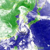 Тайфун KHANUN приближается к Корейскому полуострову