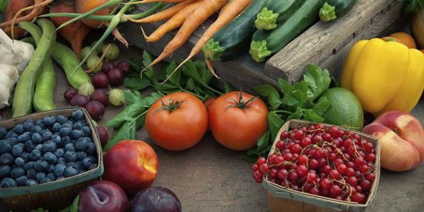 Сезонные ягоды и овощи можно приобрести на ярмарке во Владивостоке