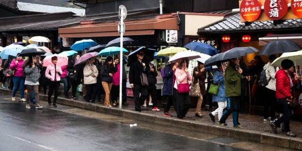 В Японии из-за дождей эвакуируют город с населением 74 тыс. человек