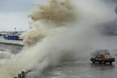 Тайфун «Фанфон» парализовал жизнь на Японских островах