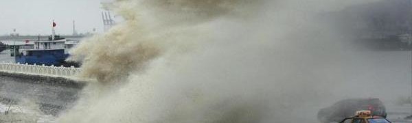 Тайфун «Фанфон» парализовал жизнь на Японских островах