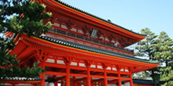 На юге Японии готовятся к эвакуации почти 48 тысяч человек