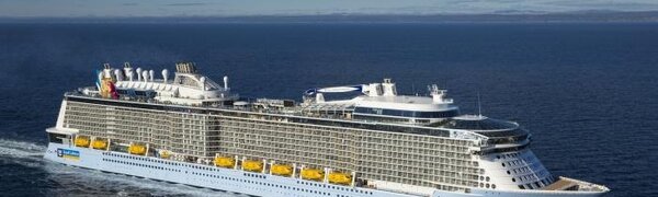 Гигантский лайнер Quantum of the Seas сегодня зашел во Владивосток