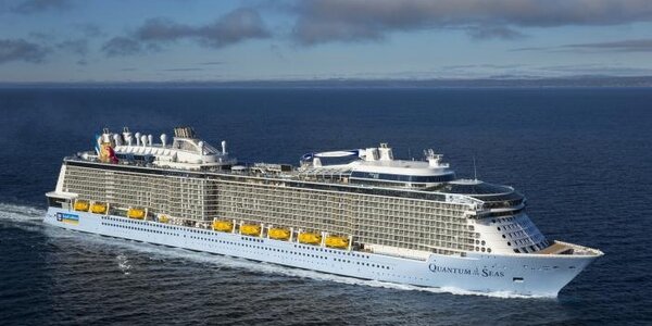 Гигантский лайнер Quantum of the Seas сегодня зашел во Владивосток