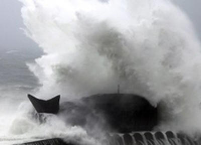 Сильнейший тайфун MELOR бушует на юге Японии 