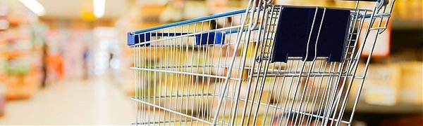 Россияне рекордно сократили траты в магазинах