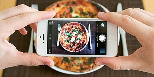 Фотографирование еды оказывает влияние на организм человека