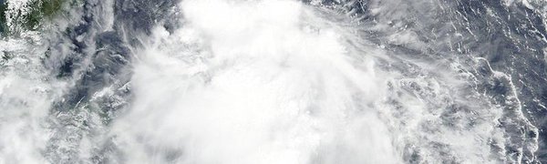 Над Тихим океаном образовалось сразу два тропических циклона