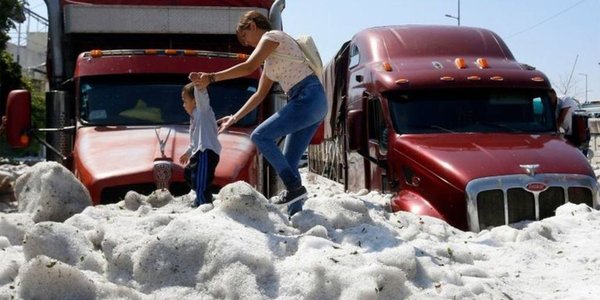 Город в Мексике завалило полутораметровым слоем снега