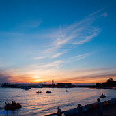 Во Владивостоке открылся уличный кинотеатр