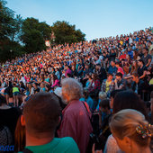 Во Владивостоке открылся уличный кинотеатр