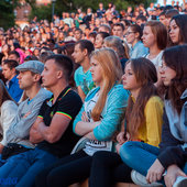 Во Владивостоке открылся уличный кинотеатр
