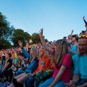 Во Владивостоке открылся уличный кинотеатр