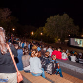 Во Владивостоке открылся уличный кинотеатр