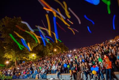 Во Владивостоке открылся уличный кинотеатр