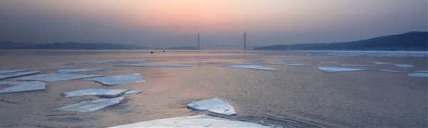 Снежный циклон сделал небезопасной рыбалку в акватории Владивостока