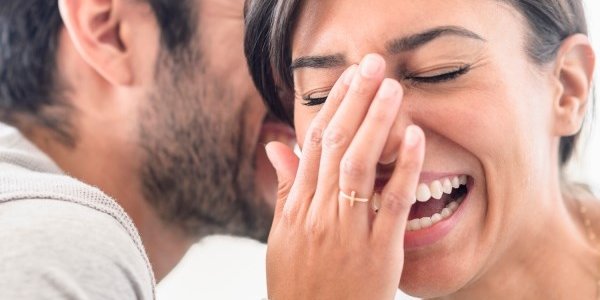 Мужчины выбирают женщин по смеху