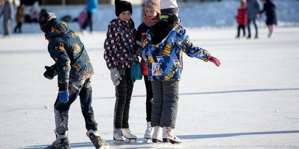 Зима, прощай: катки во Владивостоке закрывают сезон