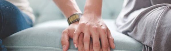 Учёные объяснили, почему важно держаться за руки