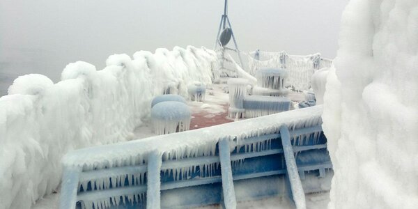 Штормовое предупреждение на обледенение судов объявлено в Приморье